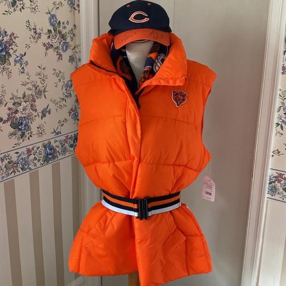 Chicago Bears Fan Package!! NWT puffer vest in L, foam hat, cap, shorts & more! - Picture 12 of 17